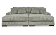Lindyn Super Chaise