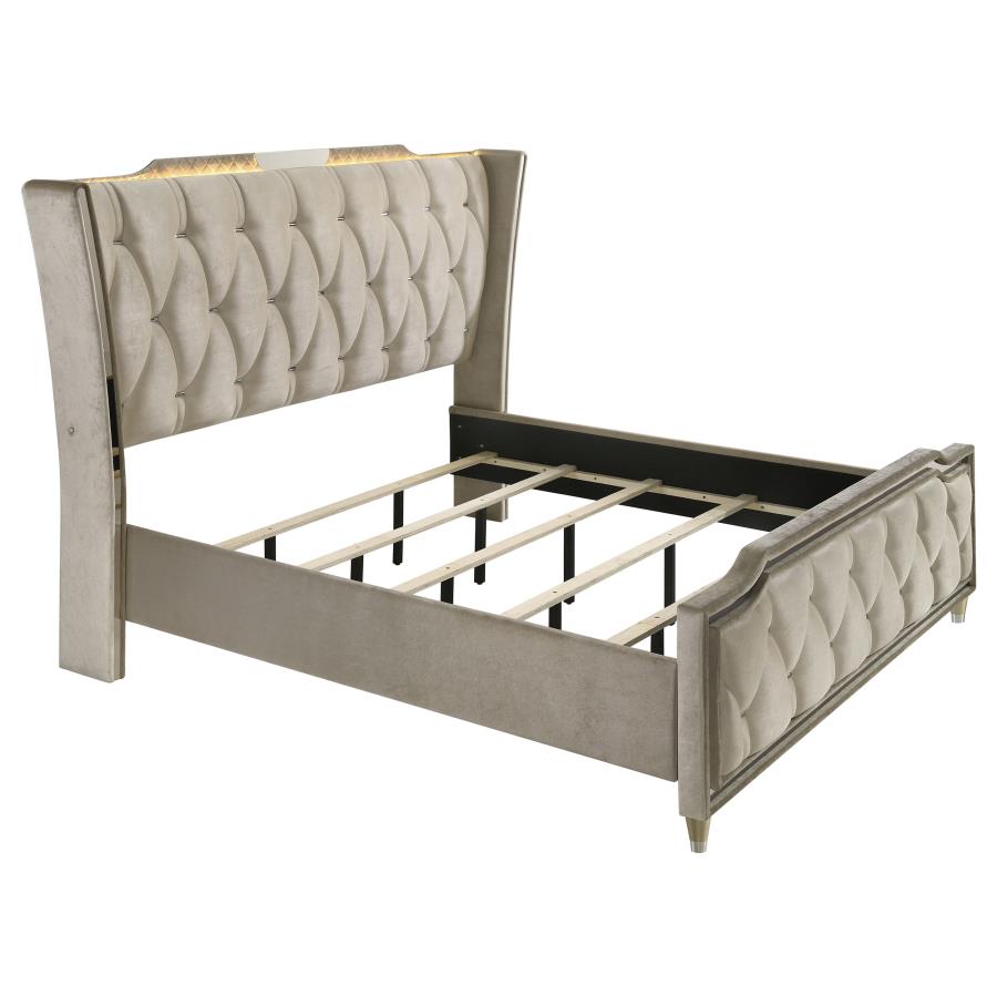 Lorient 4-piece Eastern King Bedroom Set Ivory and Camel