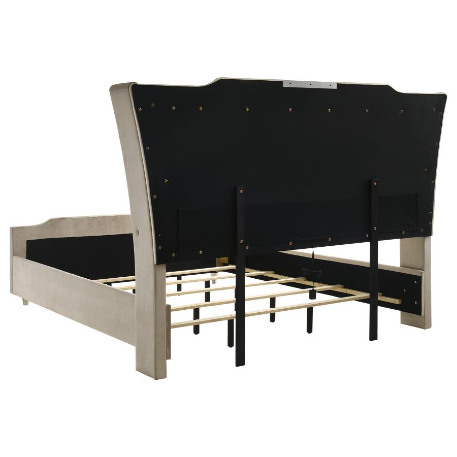 Lorient 4-piece California King Bedroom Set Ivory and Camel