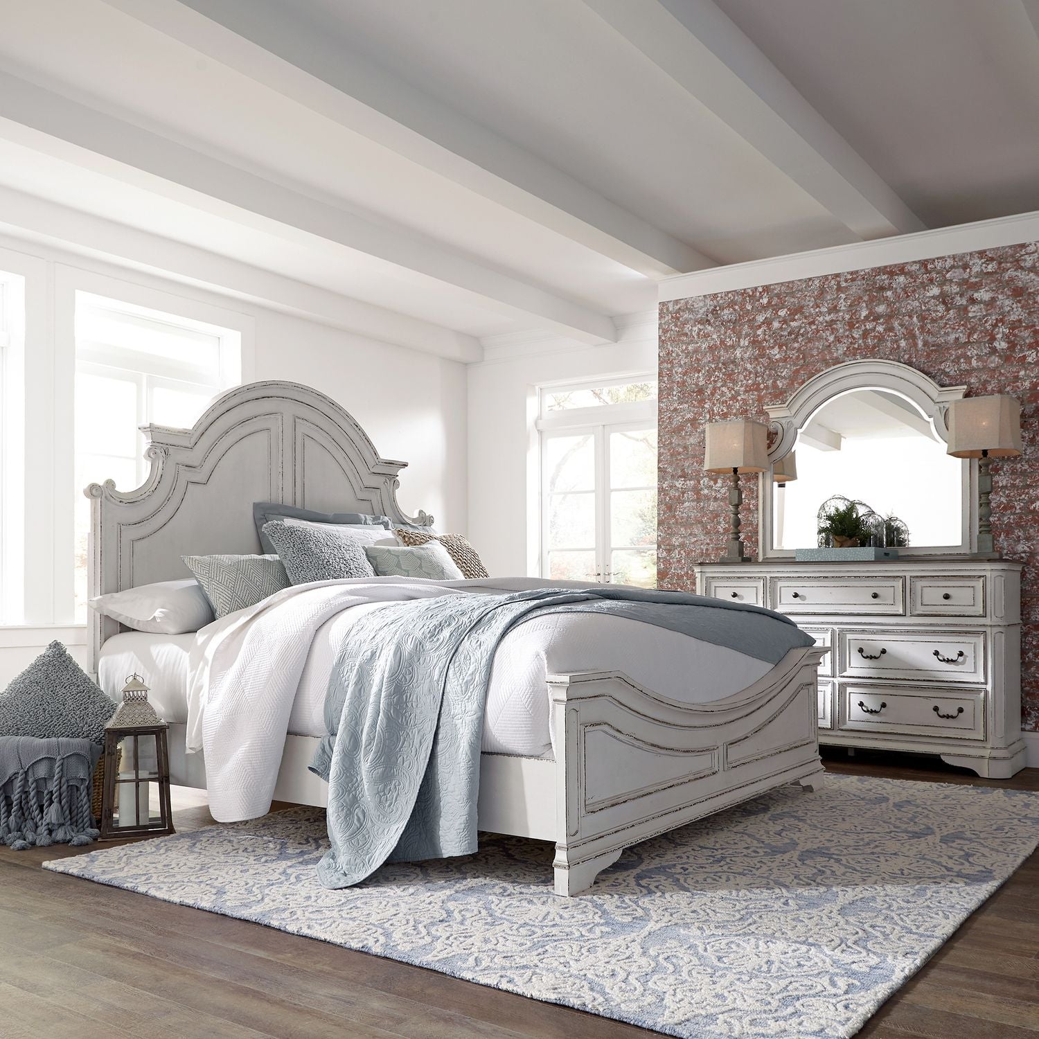Magnolia Manor King Panel Bed, Dresser & Mirror