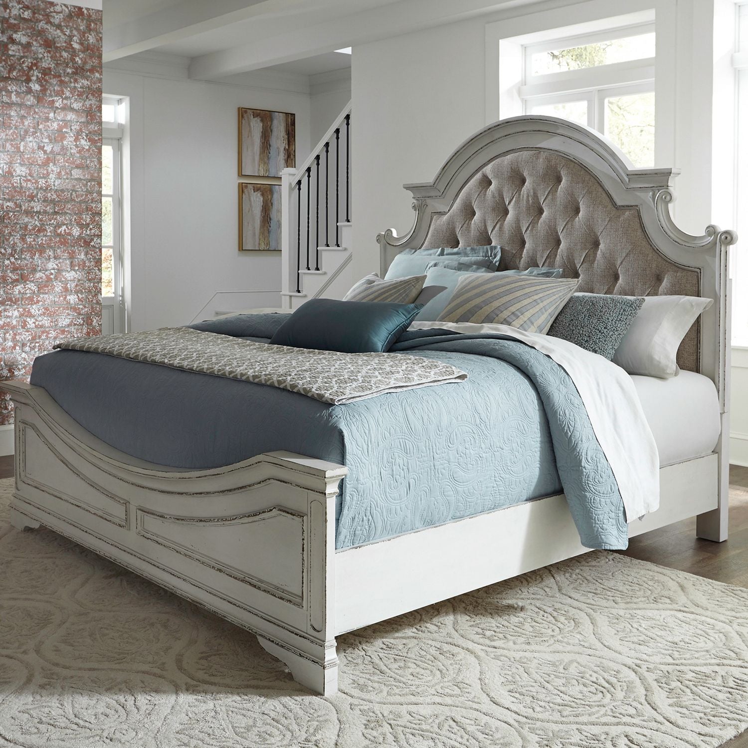 Magnolia Manor King Upholstered Bed