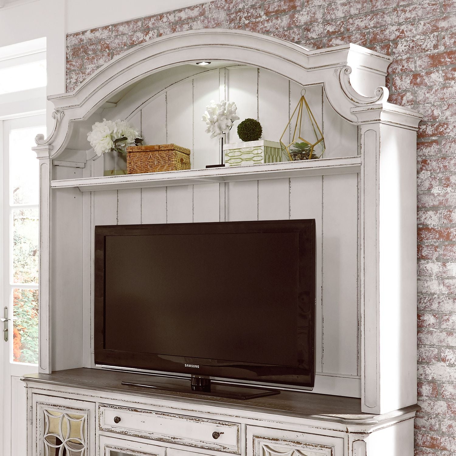 Magnolia Manor Entertainment Hutch