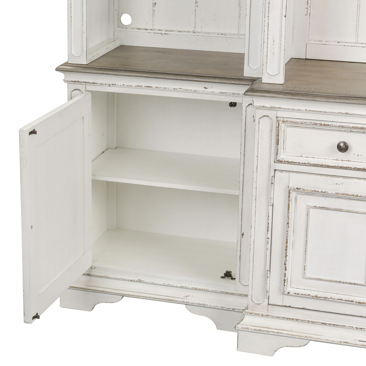 Magnolia Manor Entertainment Center with Piers