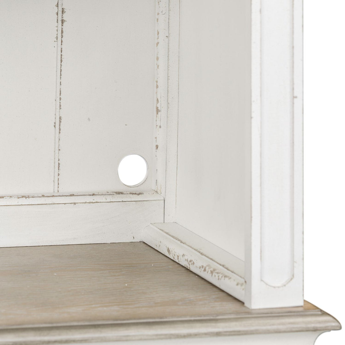 Magnolia Manor Entertainment Center with Piers