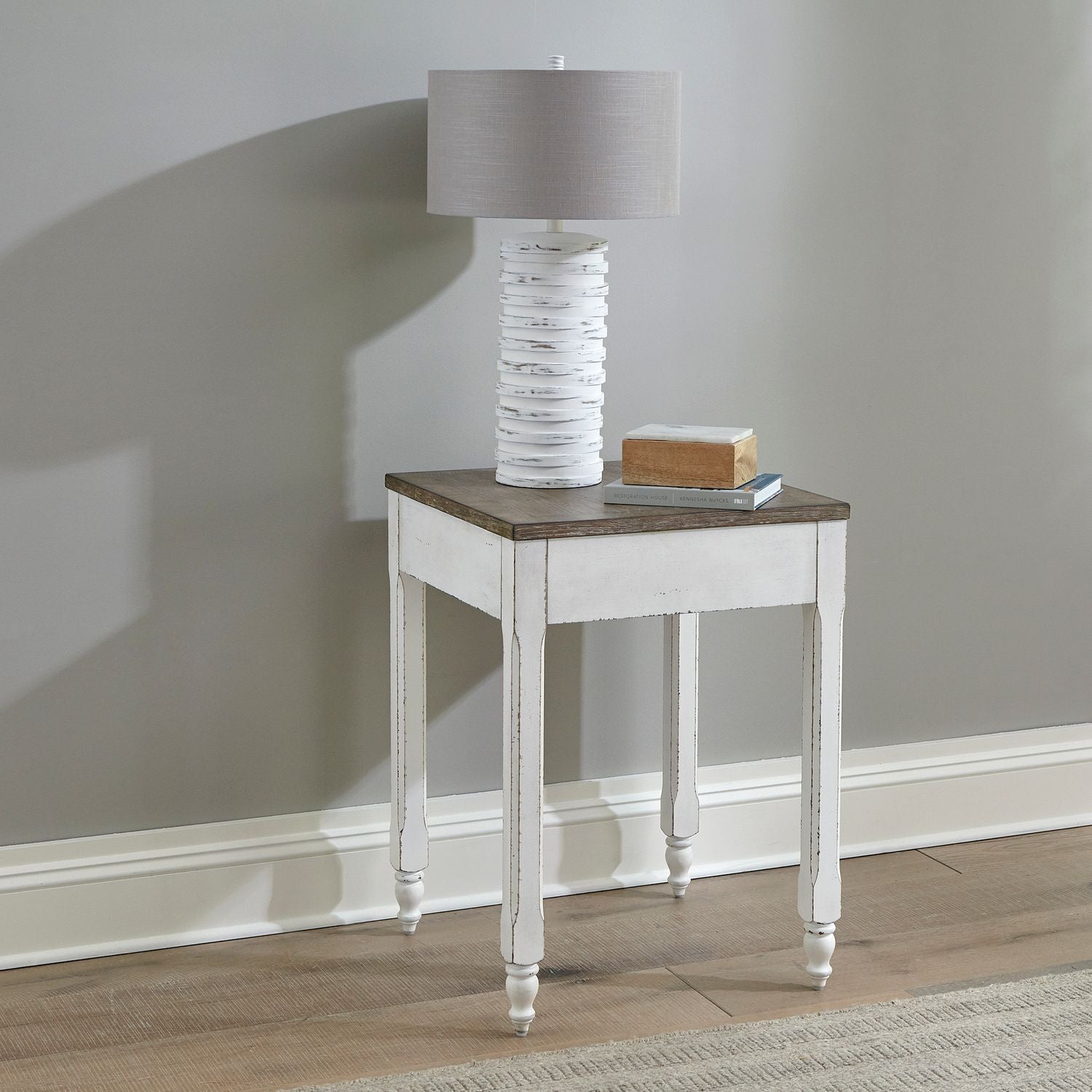 Magnolia Manor Corner Filler