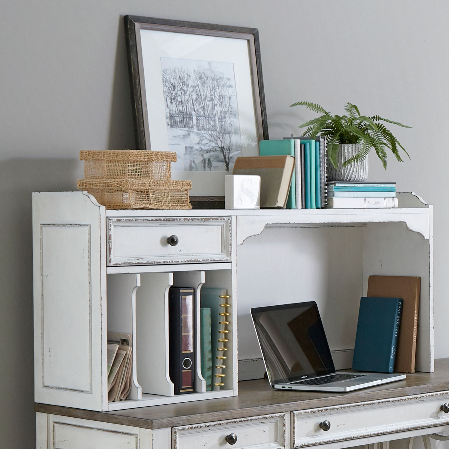 Magnolia Manor Hutch