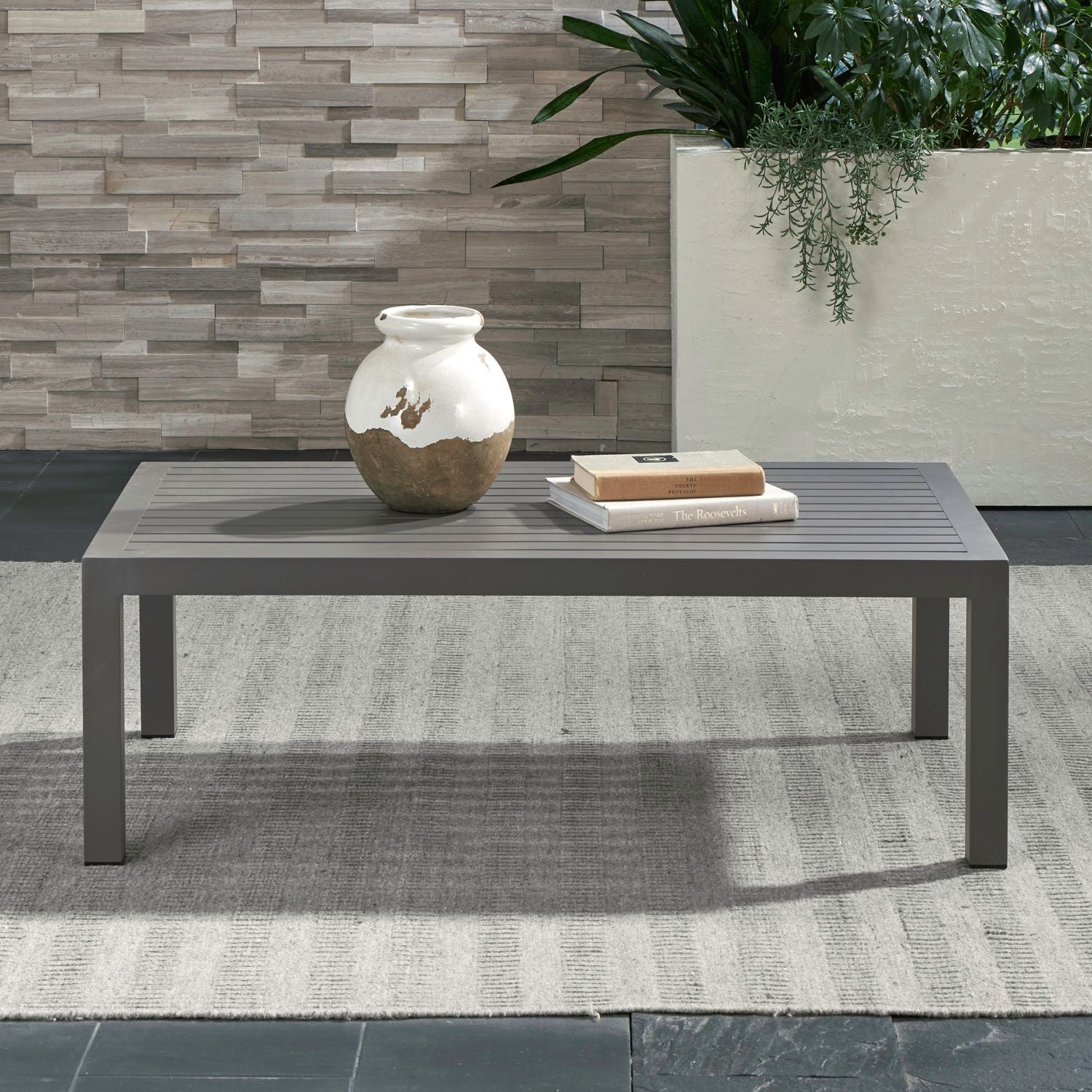 Plantation Key Outdoor Cocktail Table - Granite