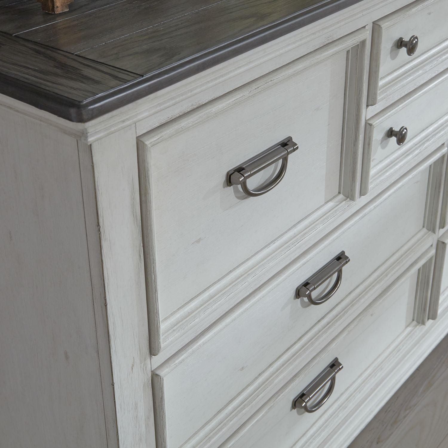 Allyson Park King Panel Bed, Dresser & Mirror