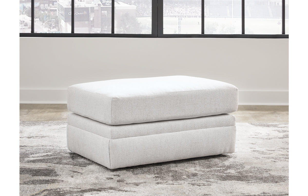 Maitelynn Ottoman