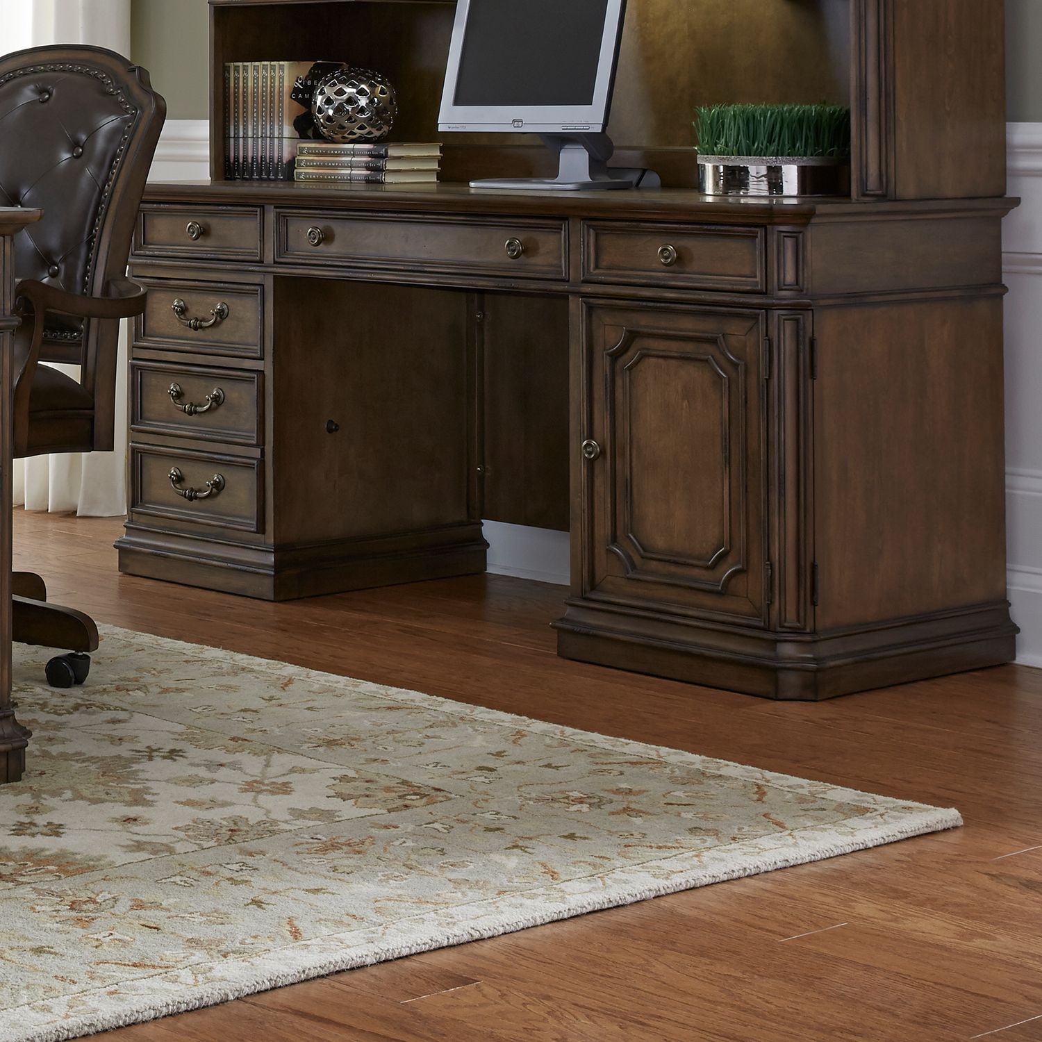 Amelia Credenza