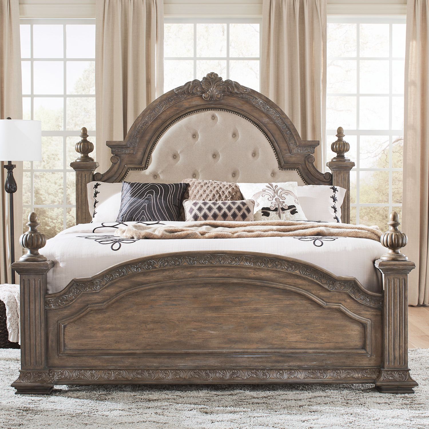 Carlisle Court Queen Poster Bed