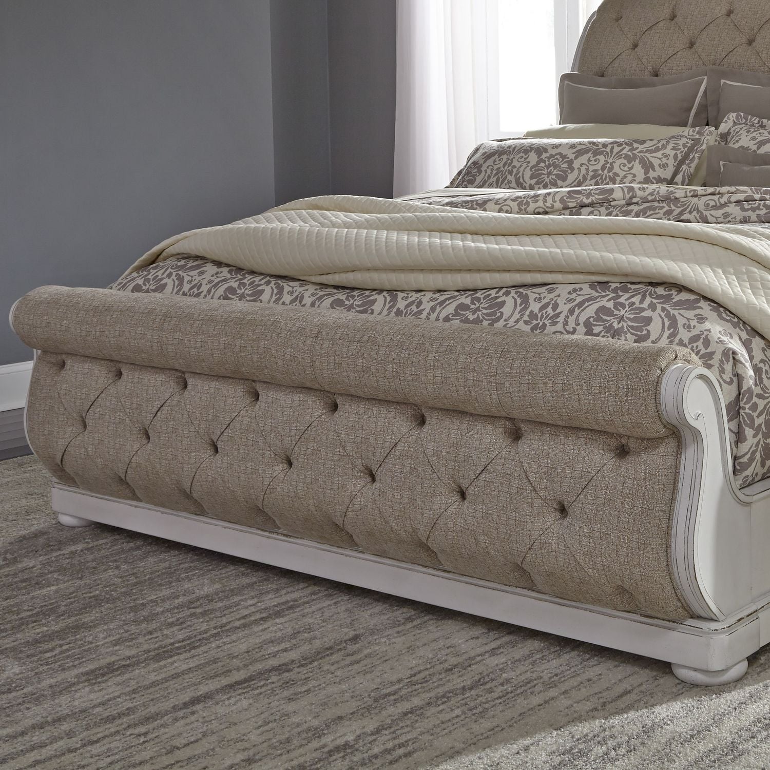 Abbey Park King California Sleigh Bed