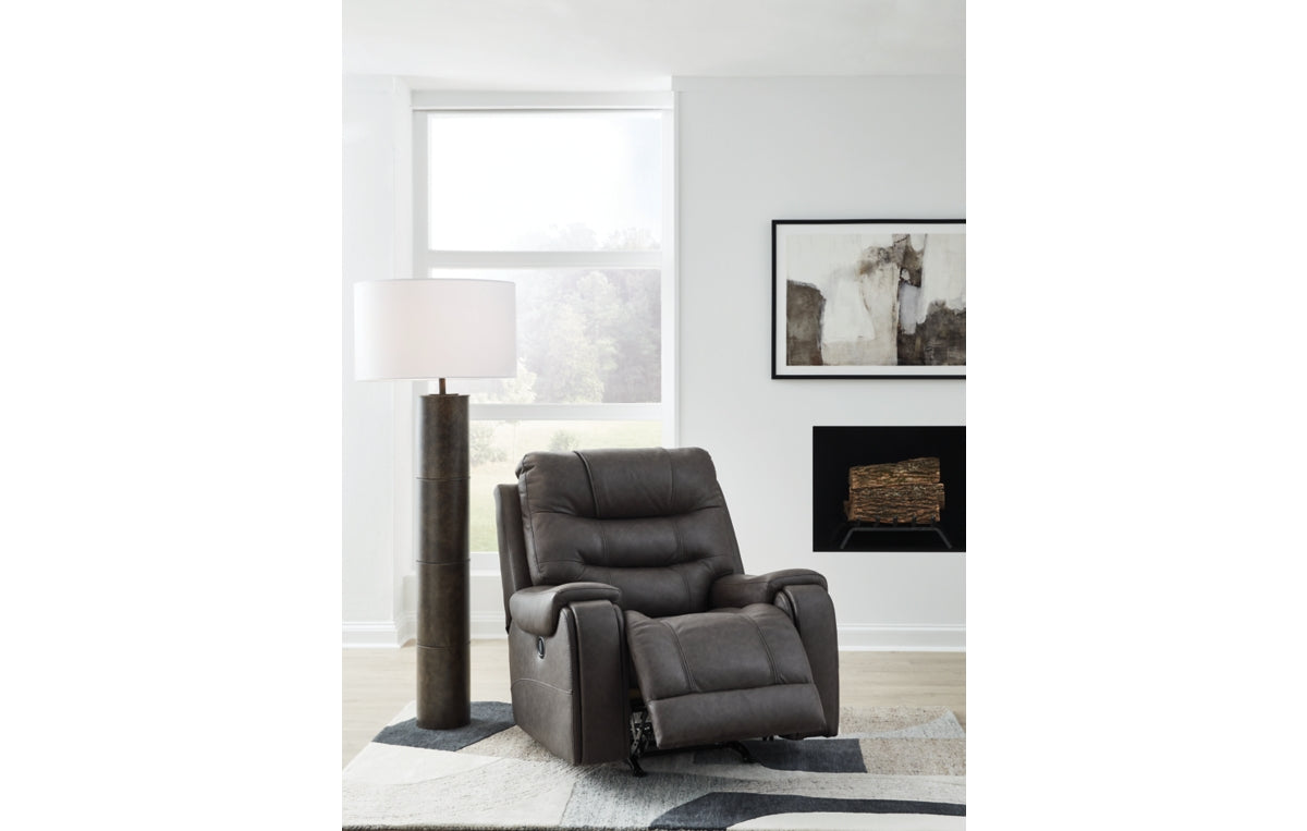 Femley Recliner