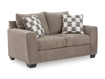 Loreo Loveseat