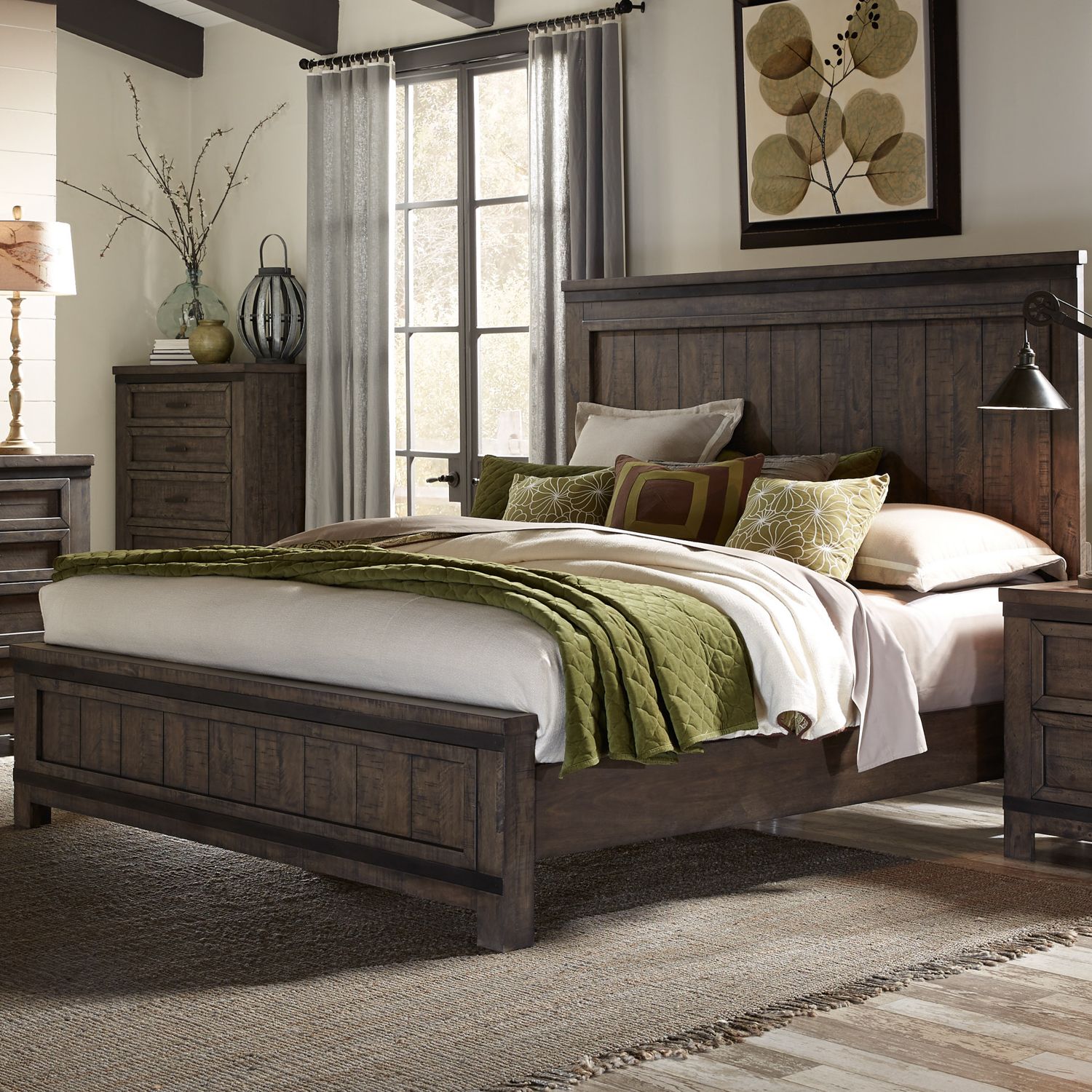 Thornwood Hills King Panel Bed