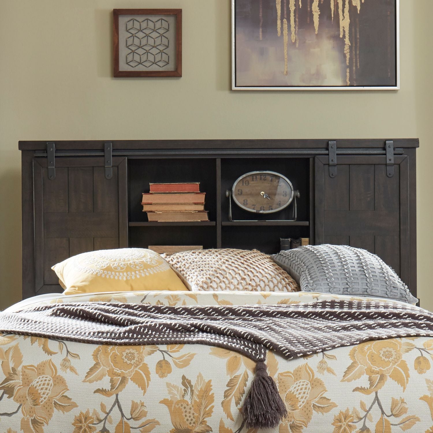 Thornwood Hills Queen Bookcase Headboard