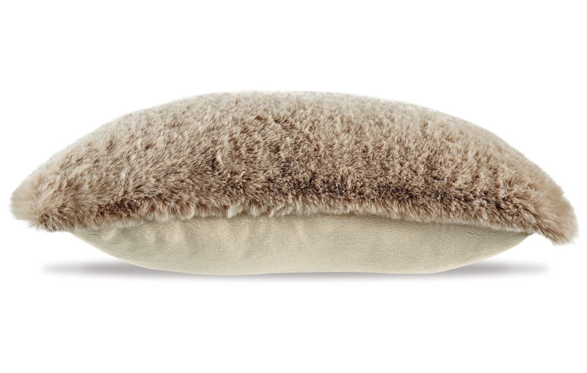 Gariland Pillow