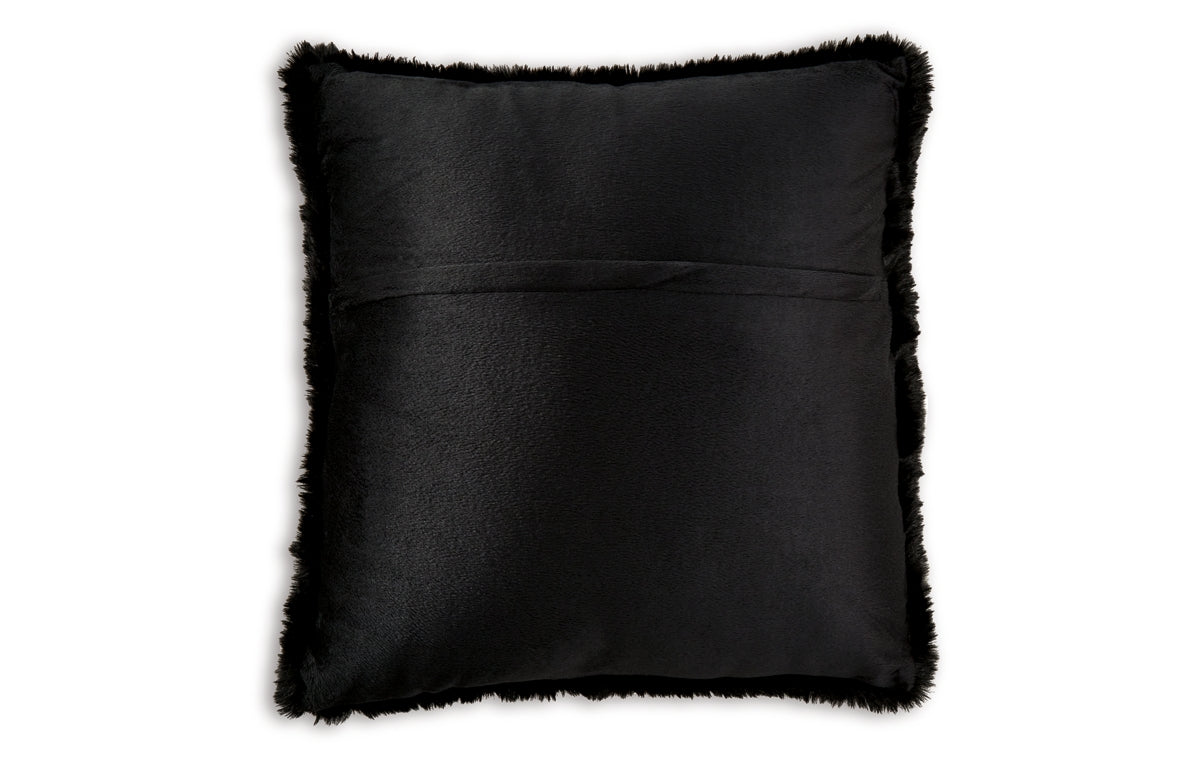 Gariland Pillow