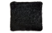 Gariland Pillow