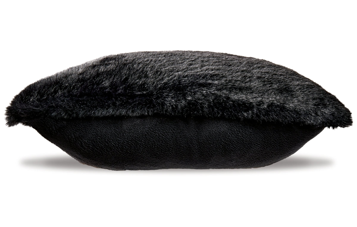 Gariland Pillow