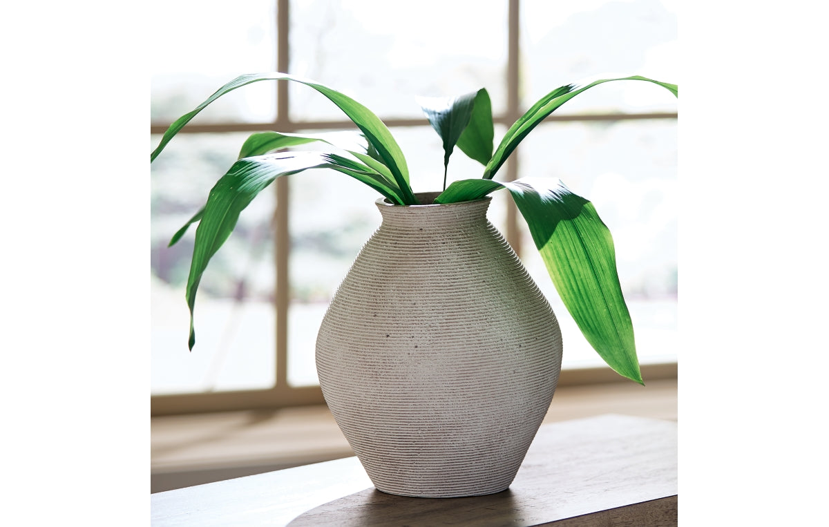 Hannela Vase