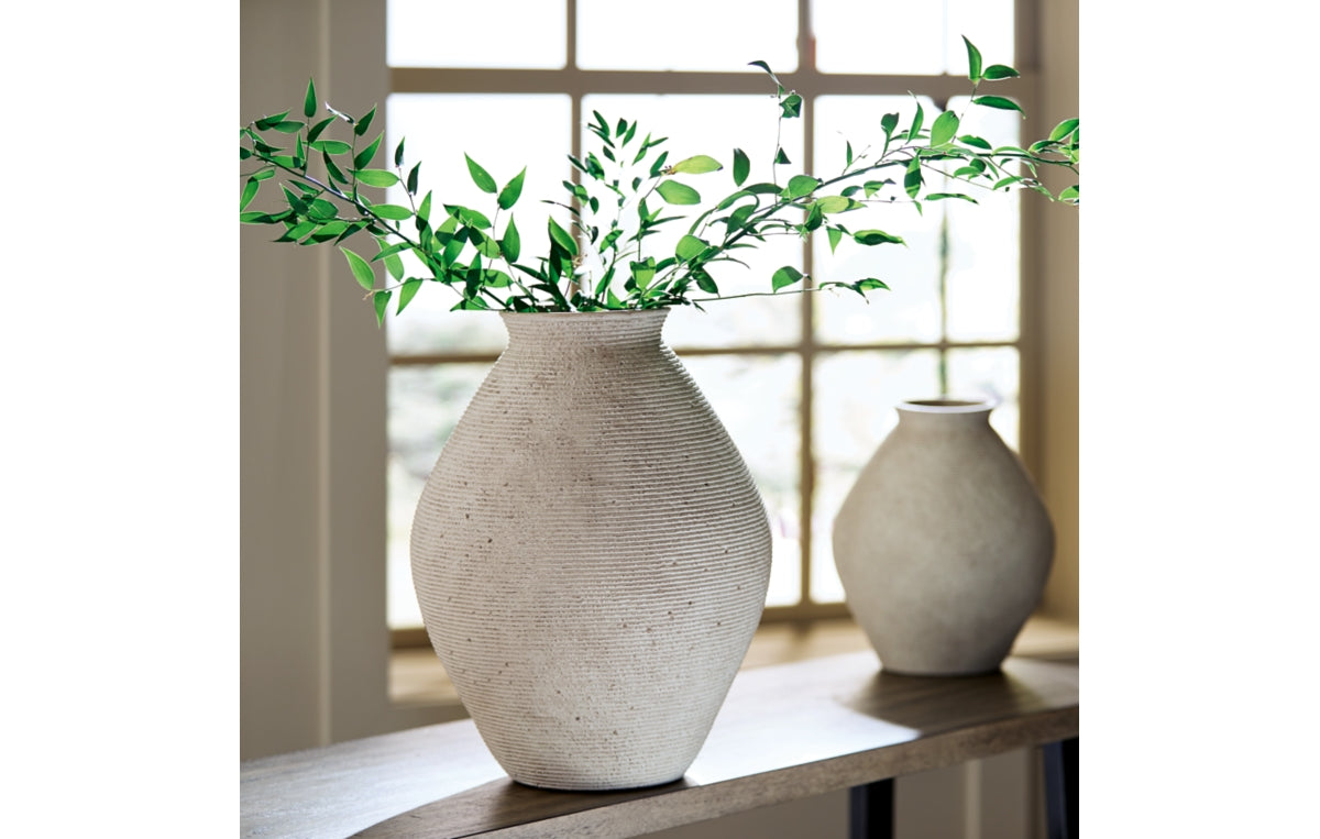 Hannela Vase