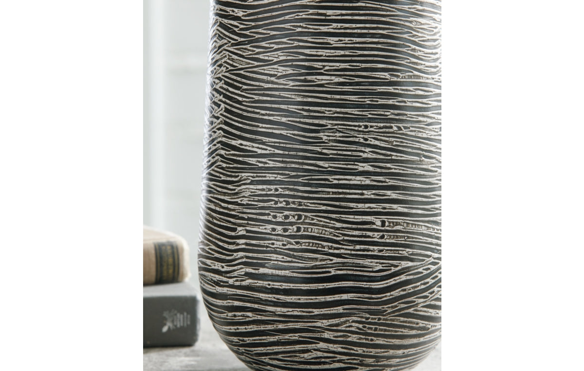 Fynn Vase