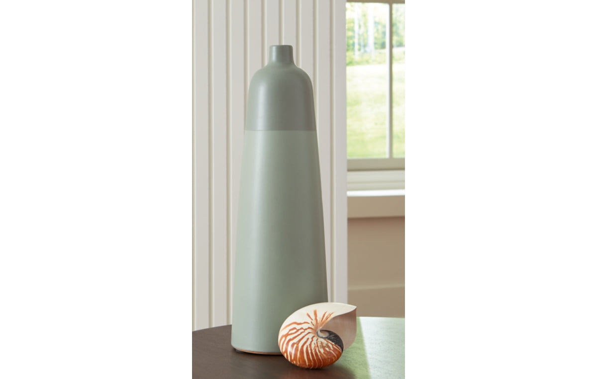Peerland Vase