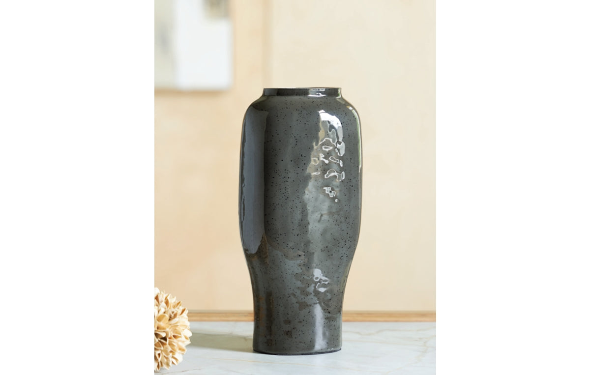 Kierlain Vase