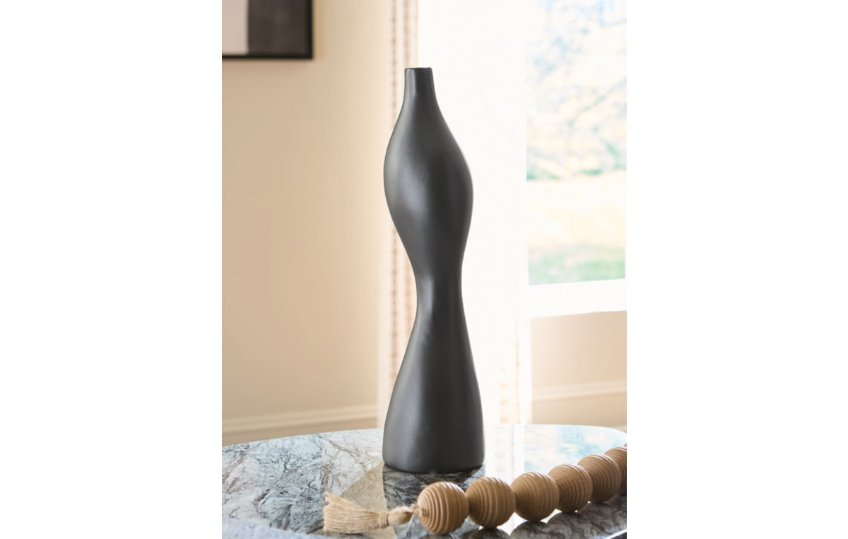 Judsen Vase