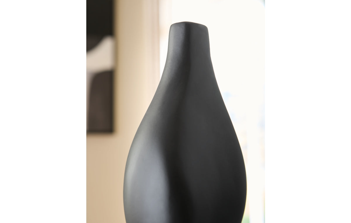 Judsen Vase