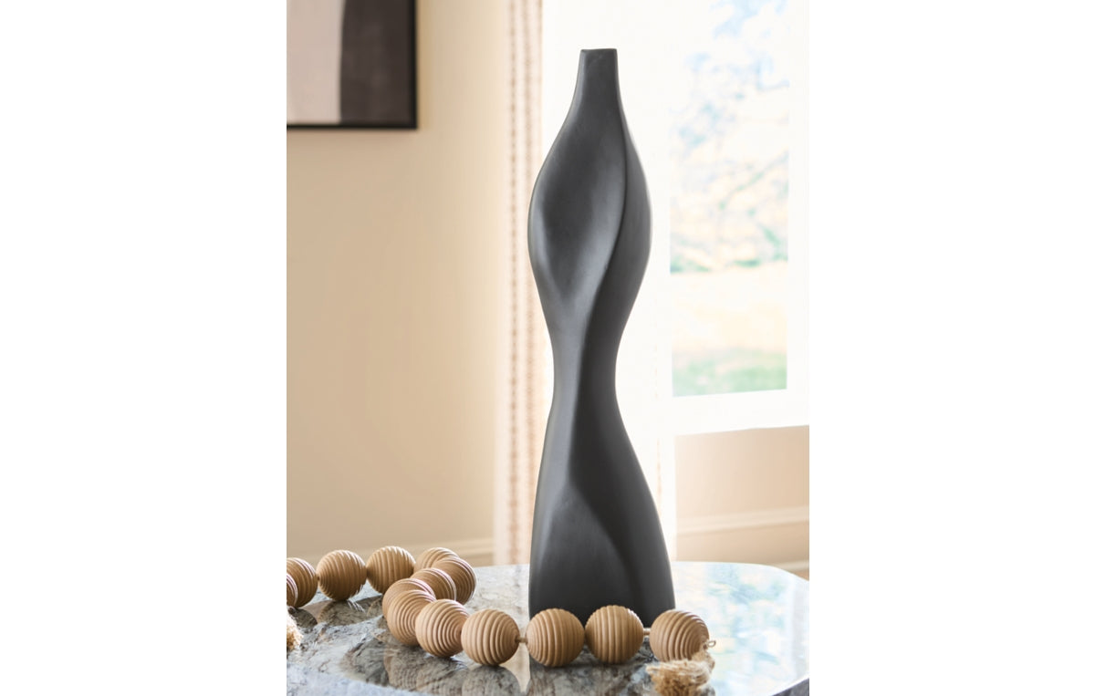Judsen Vase