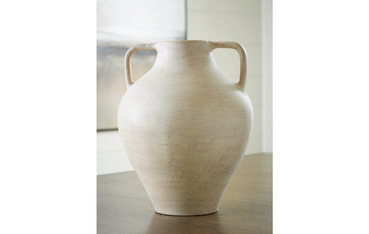 Justy Vase