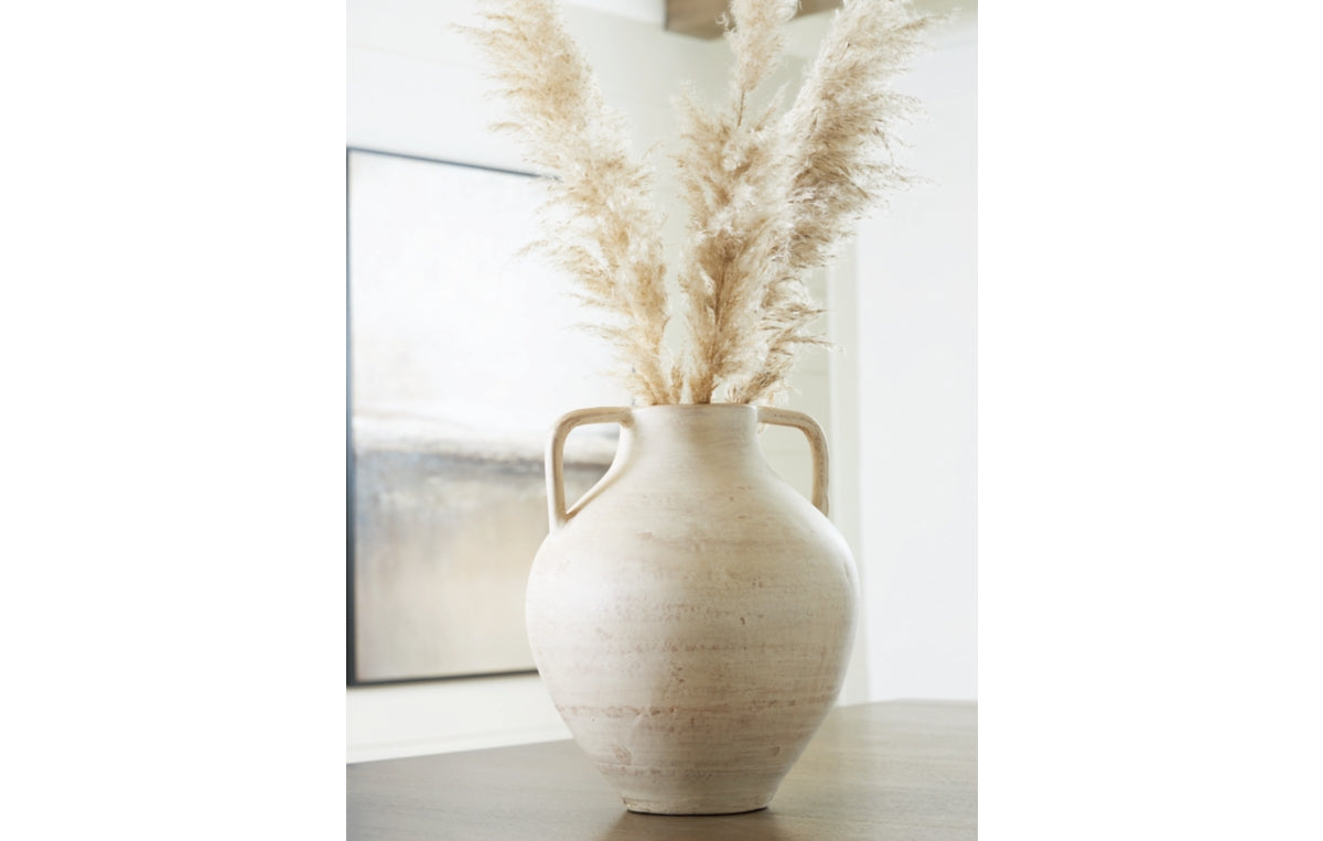 Justy Vase