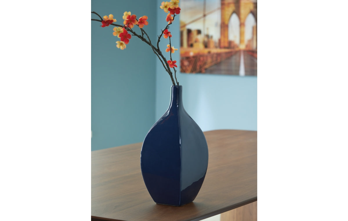 Abtinson Vase