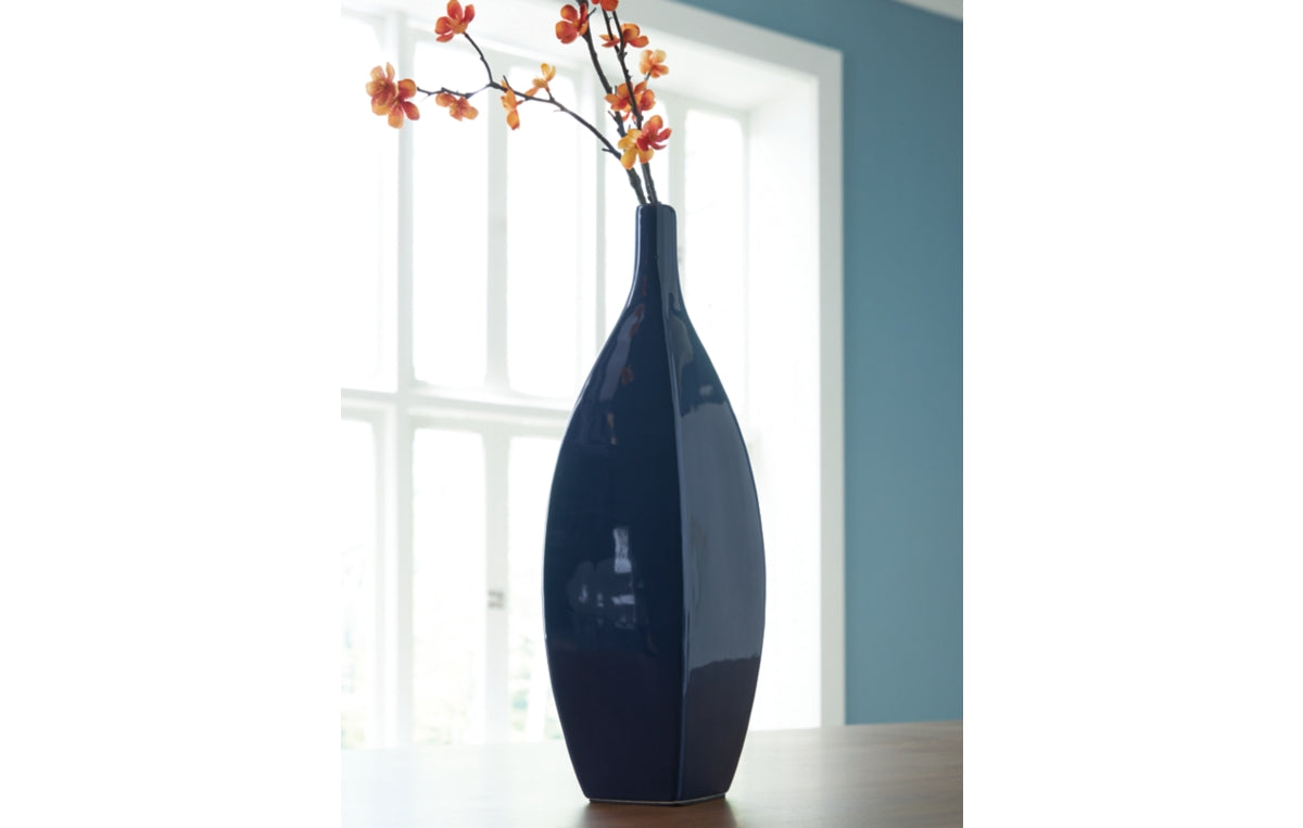 Abtinson Vase