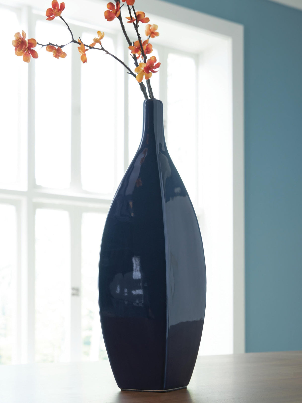 Abtinson Indoor/Outdoor Vase