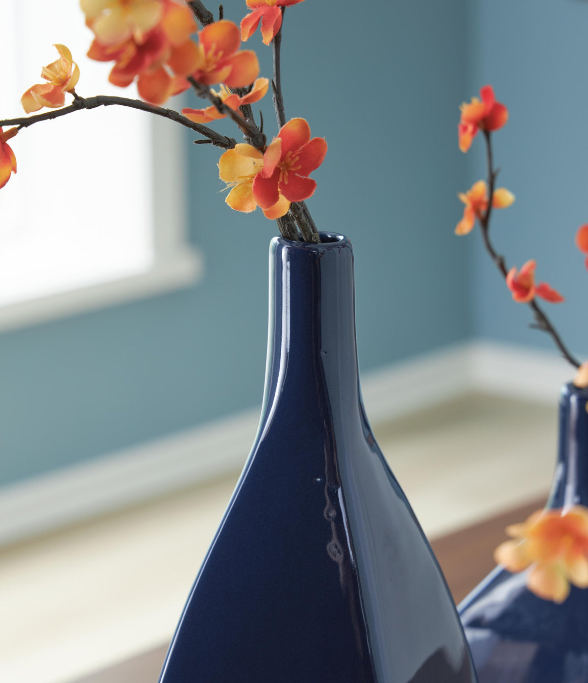 Abtinson Indoor/Outdoor Vase