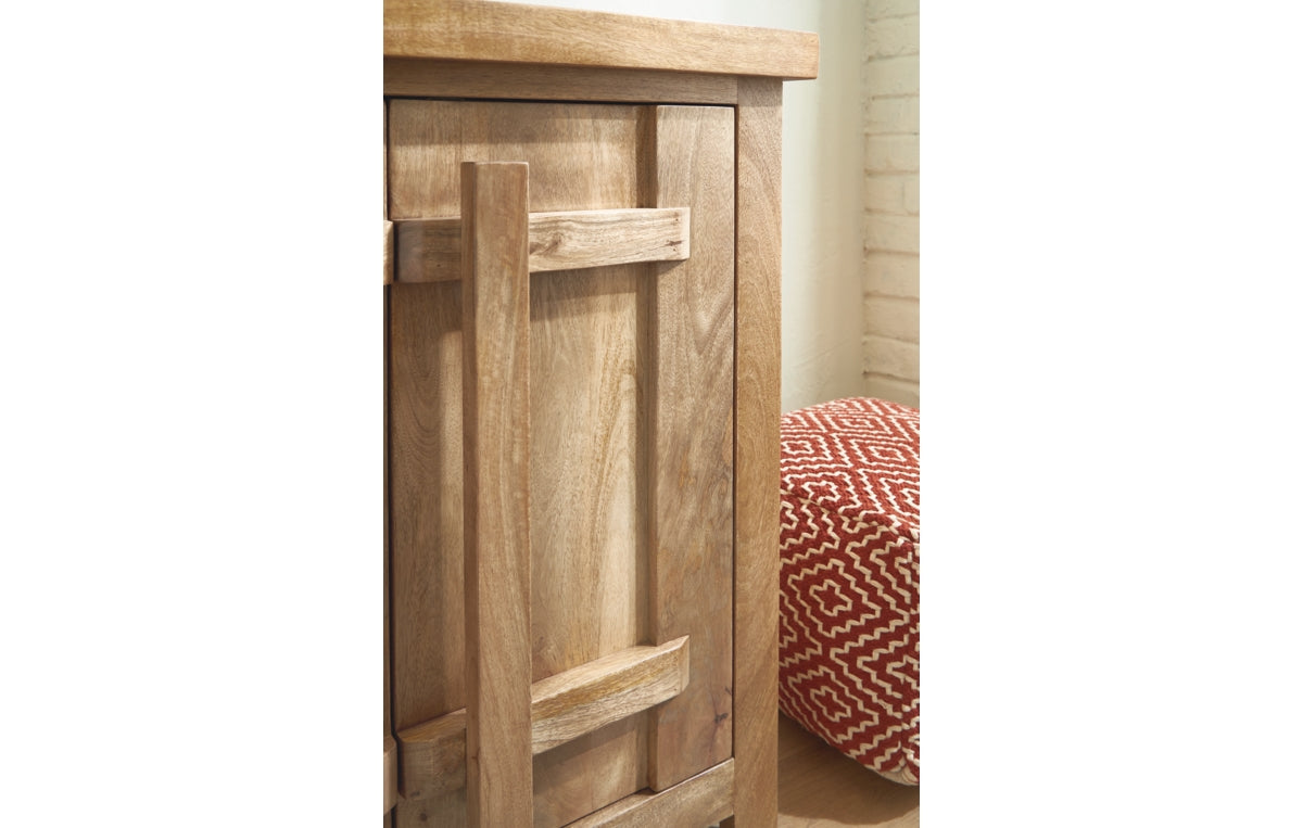 Dresor Accent Cabinet