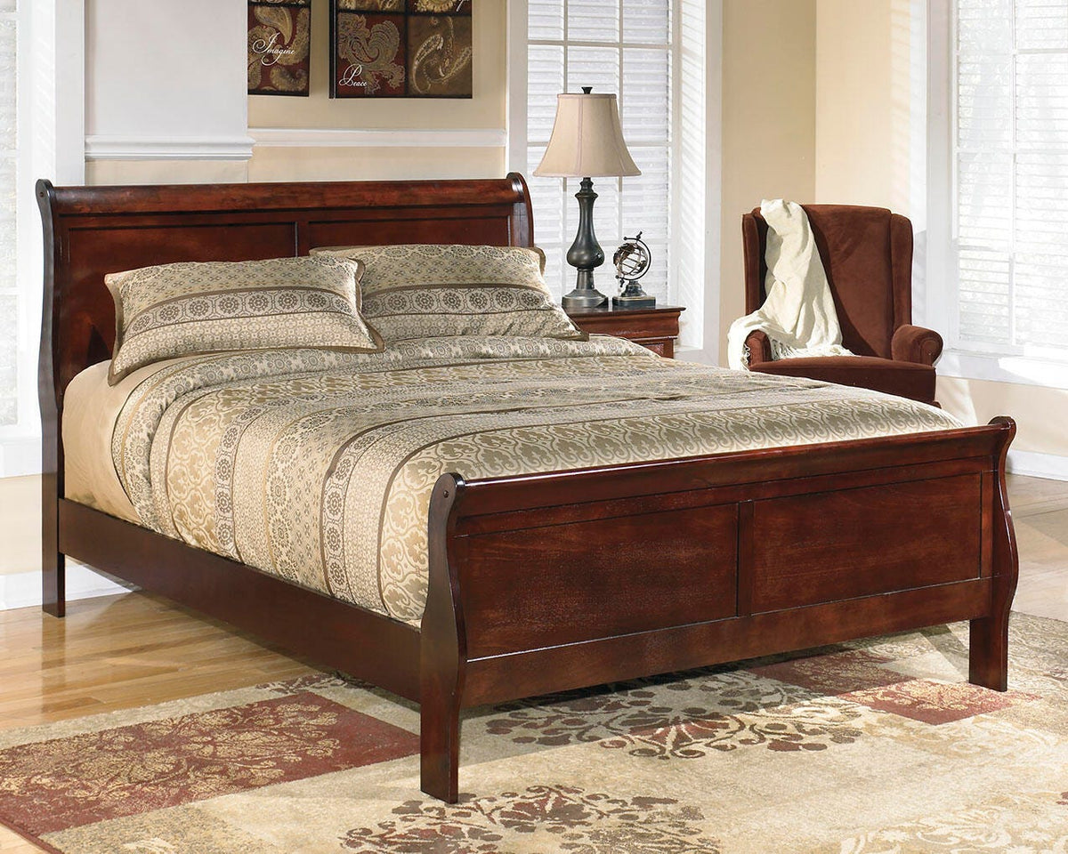 Alisdair Queen Sleigh Bed with Mirrored Dresser