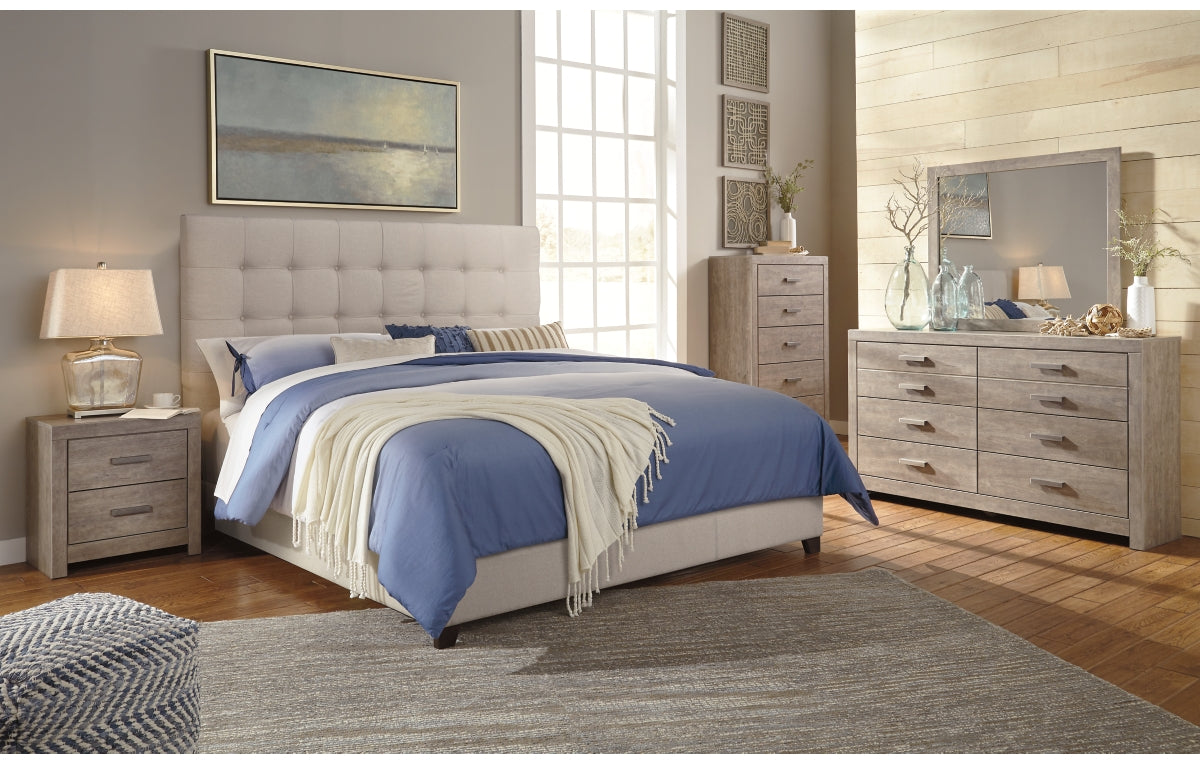 Dolante Queen Upholstered Bed
