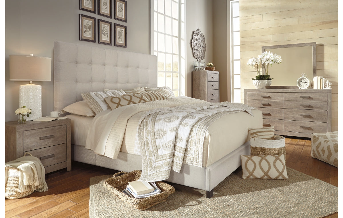 Dolante Queen Upholstered Bed