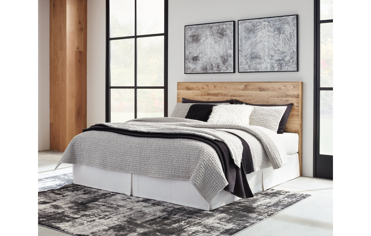 Hyanna King Panel Headboard with Mirrored Dresser