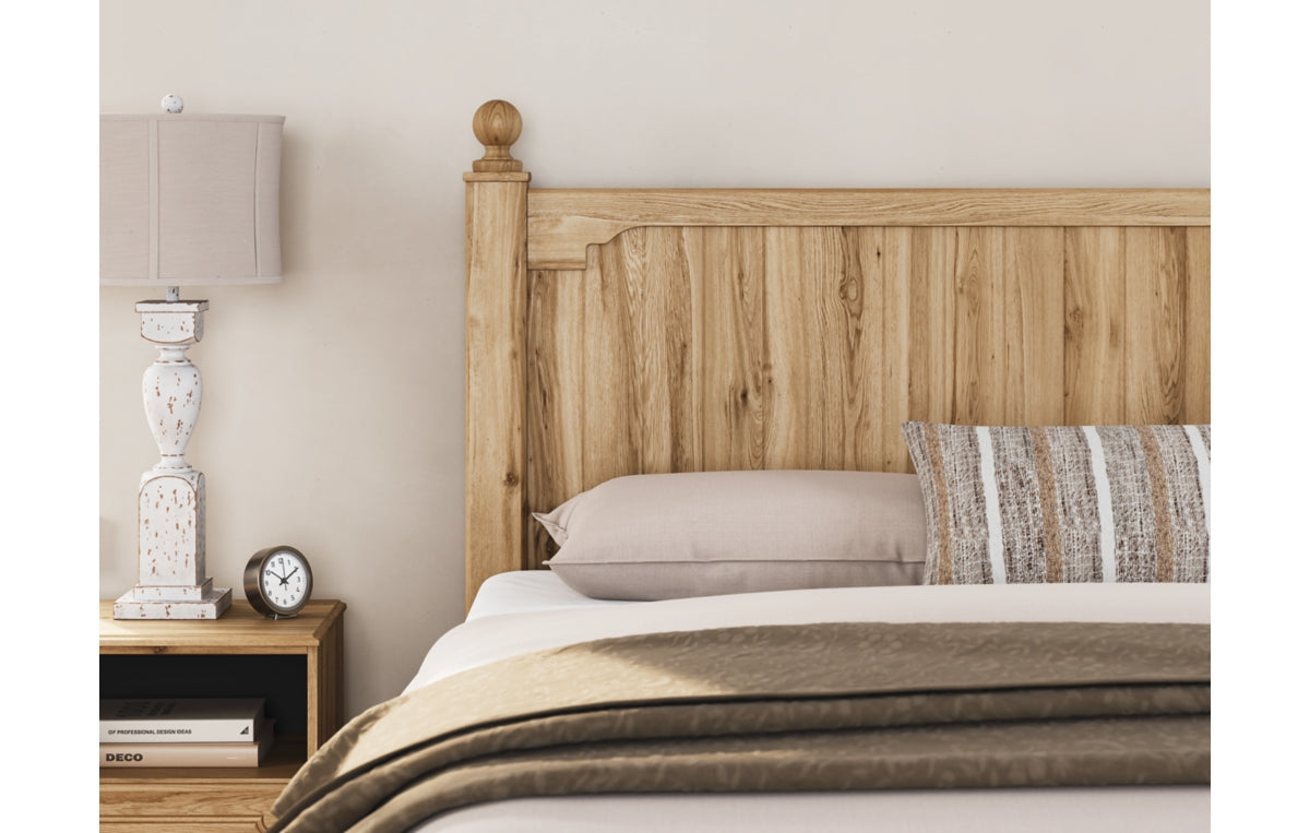 Aleaport King Panel Bed with Mirrored Dresser and Nightstand