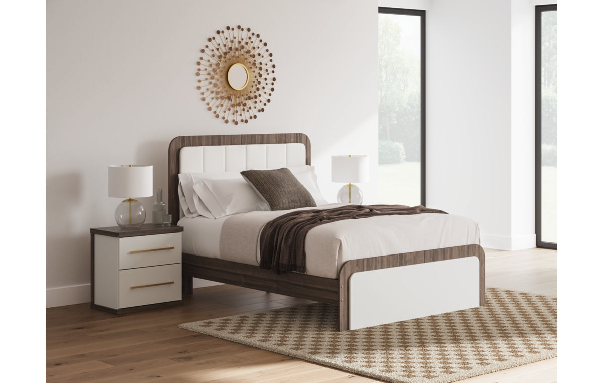 Kendanport Queen Upholstered Bed
