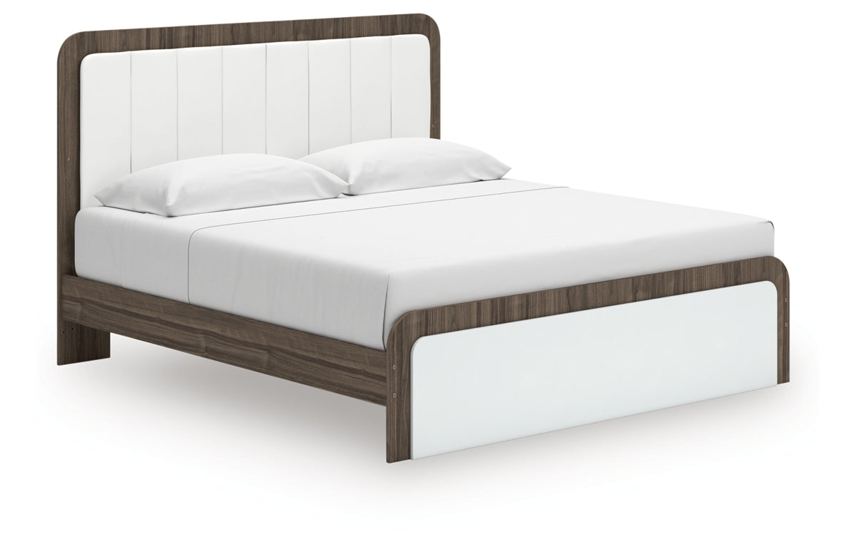 Kendanport King Upholstered Bed
