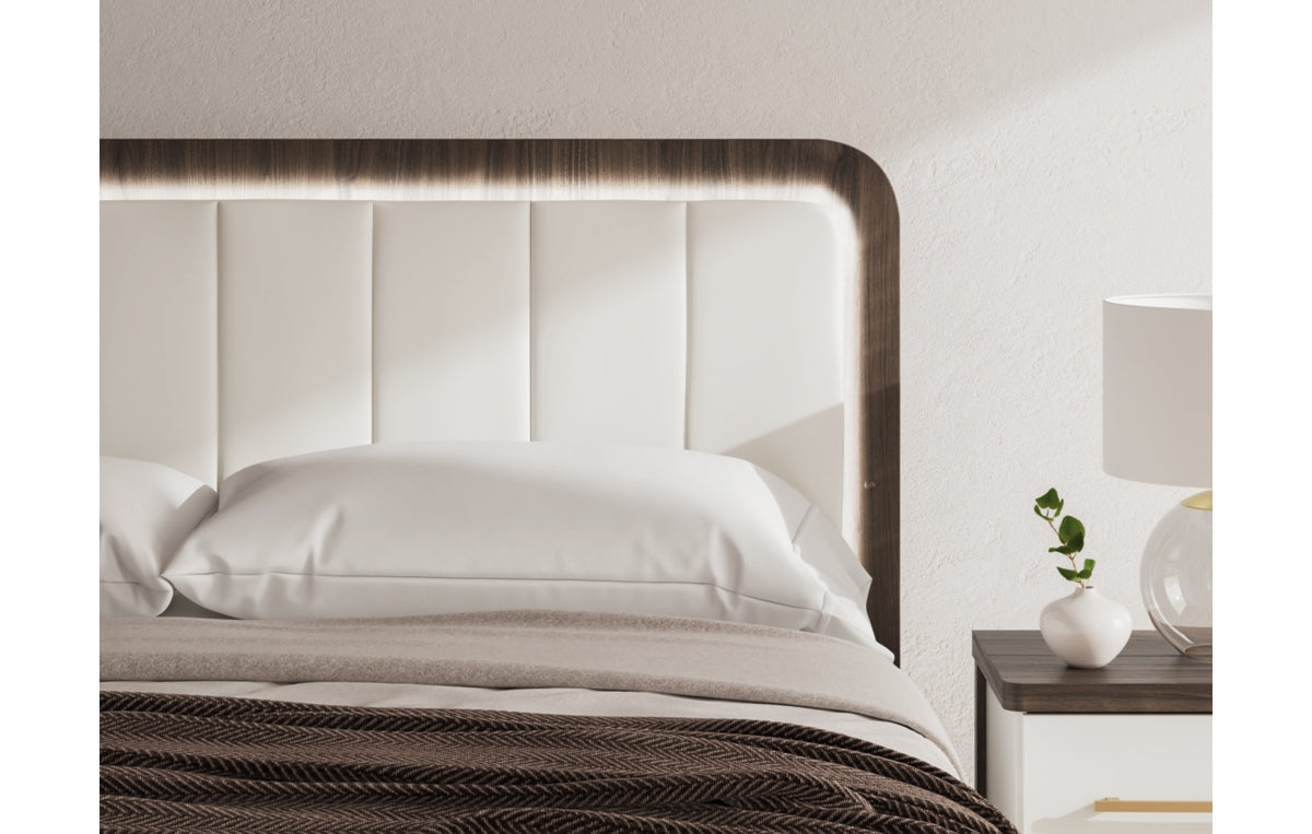 Kendanport King Upholstered Bed