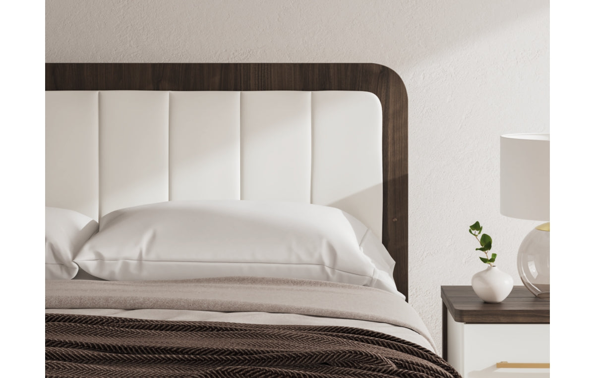 Kendanport King Upholstered Bed