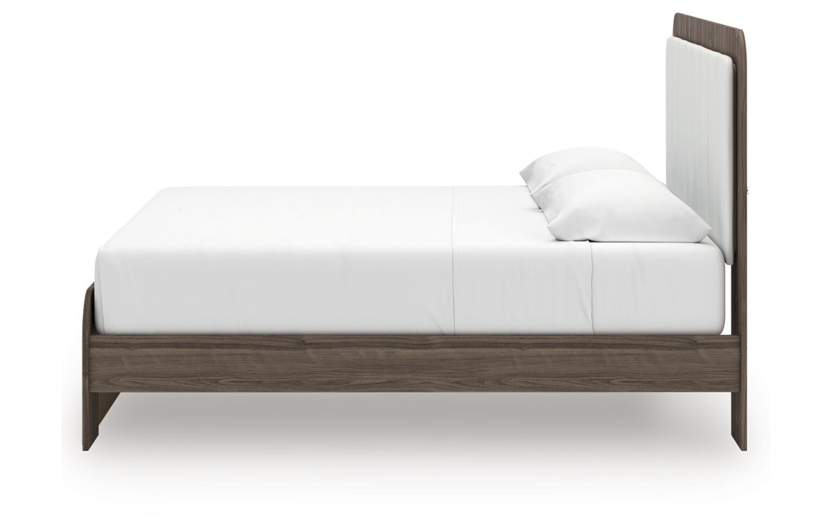 Kendanport King Upholstered Bed
