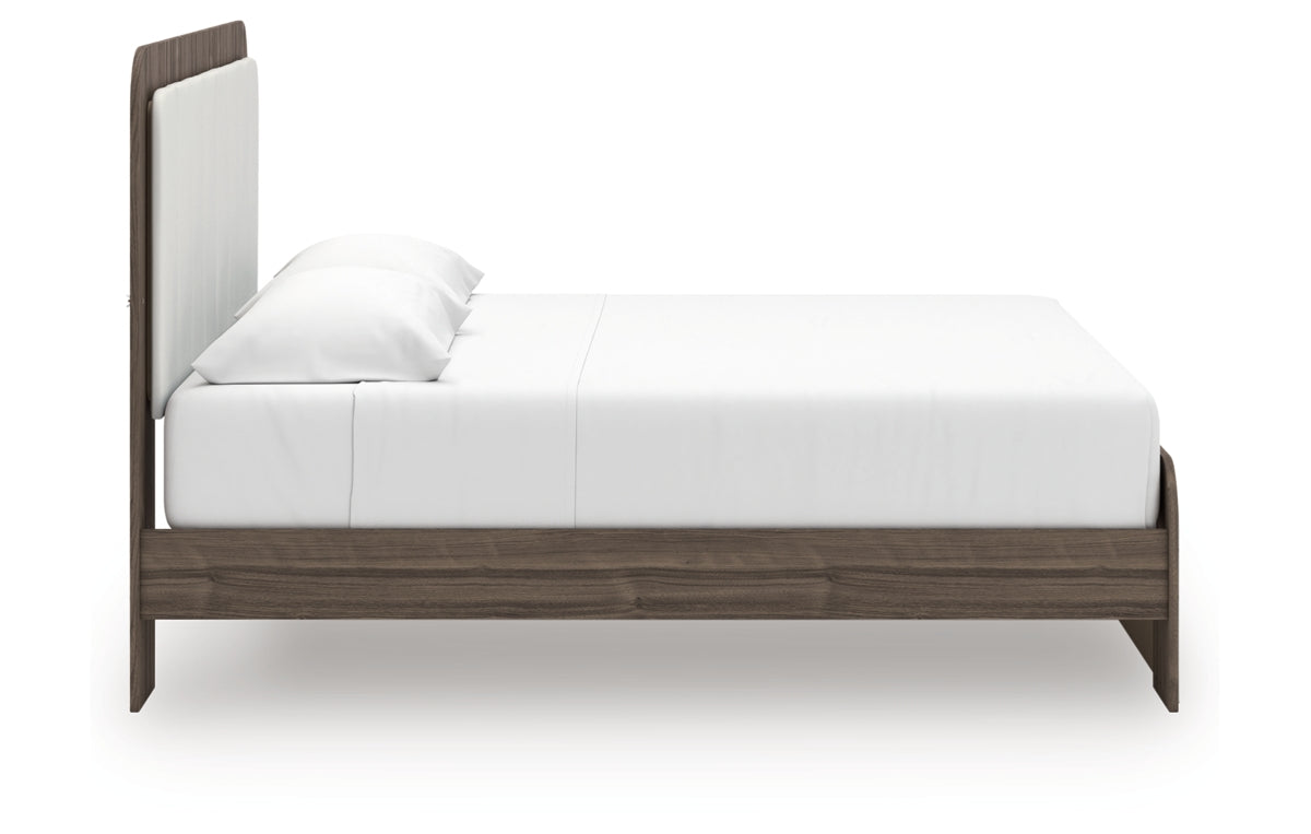 Kendanport King Upholstered Bed